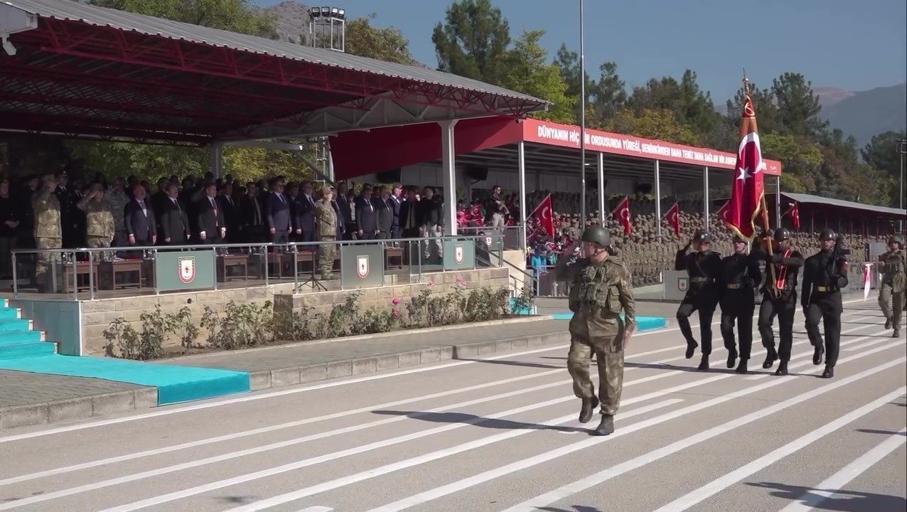 Amasya’daki 15. Piyade Eğitim Tugayı’nda sancak teslim töreni yapıldı. Cumhurbaşkanı