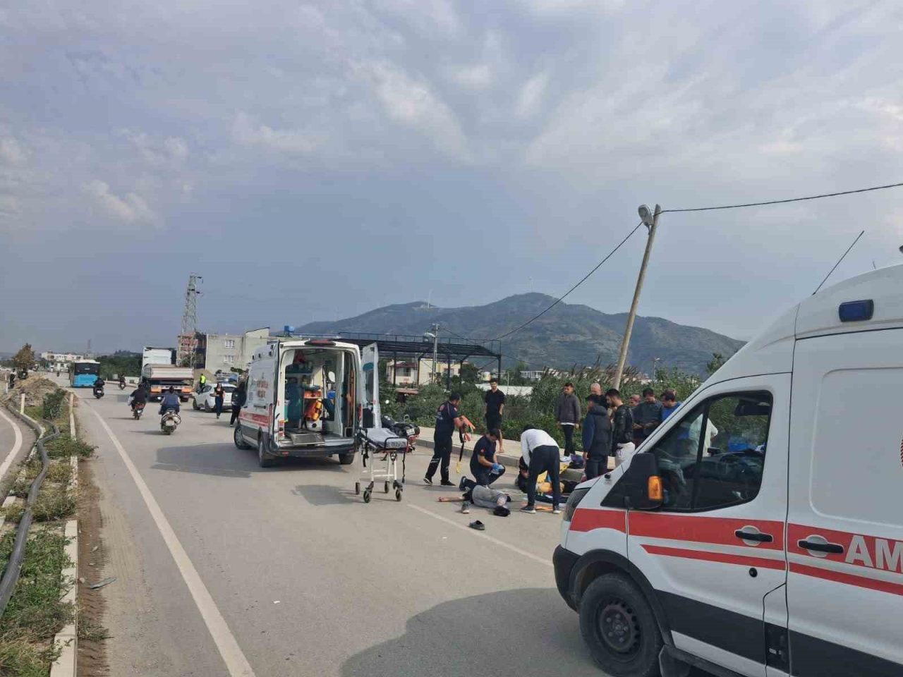 Hatay’ın Samandağ ilçesinde 16 yaşındaki çocuğun kullandığı motosiklet, sola manevra