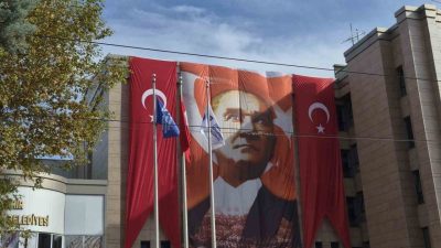 Eskişehir’de 29 Ekim Cumhuriyet Bayramı hazırlıkları çerçevesinde kent merkezindeki kamu
