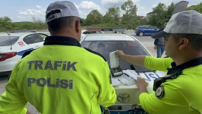 Düzce’de İl Emniyet Müdürlüğüne bağlı trafik ekipleri tarafından yapılan denetimlerde
