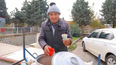Kahramanmaraş’ta 35 yıldır dört tekerlekli el arabasıyla haşlanmış nohut satan