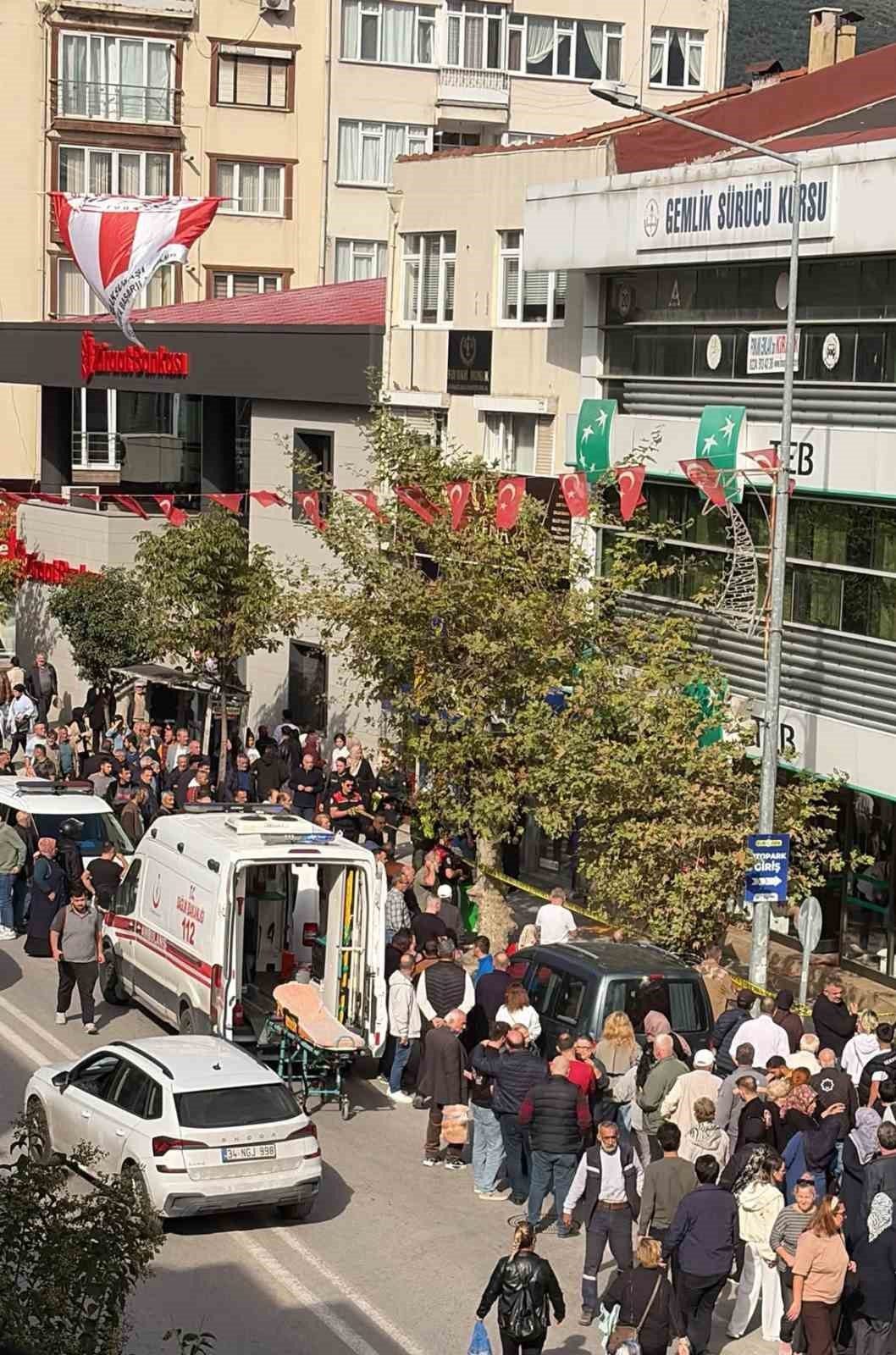Bursa’nın Gemlik ilçesinde bıçaklı saldırıda yaralanan 4 aylık hamile kadın