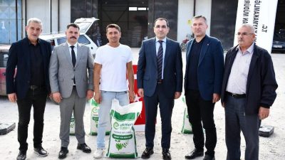 Kütahya’nın Tavşanlı ilçesinde hayvancılığı desteklemek, üreticilerin yem maliyetlerini düşürmek ve