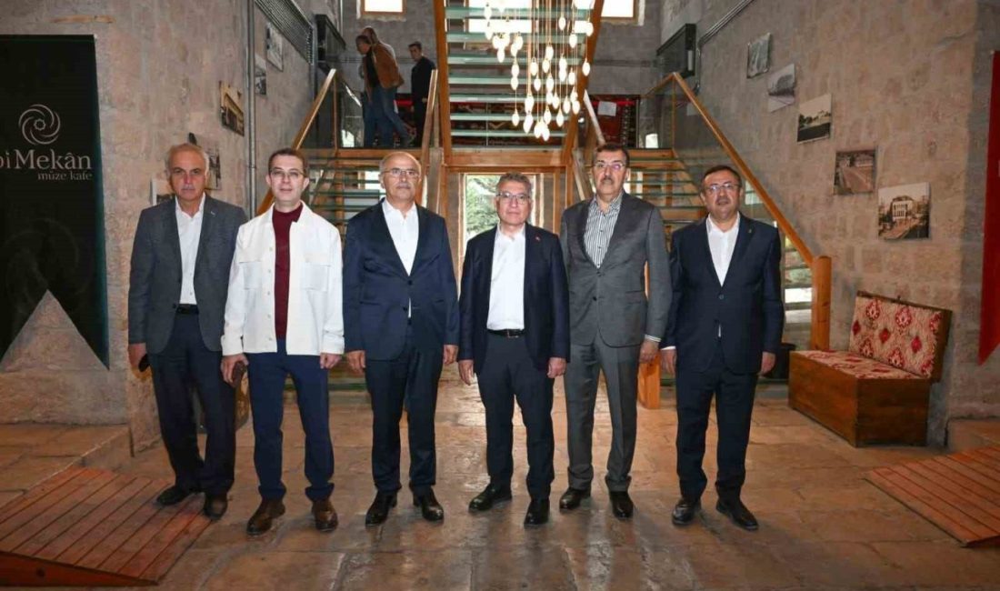 Malatya Büyükşehir Belediyesi tarafından yeniden düzenlenerek kitap kafe konseptiyle hizmete