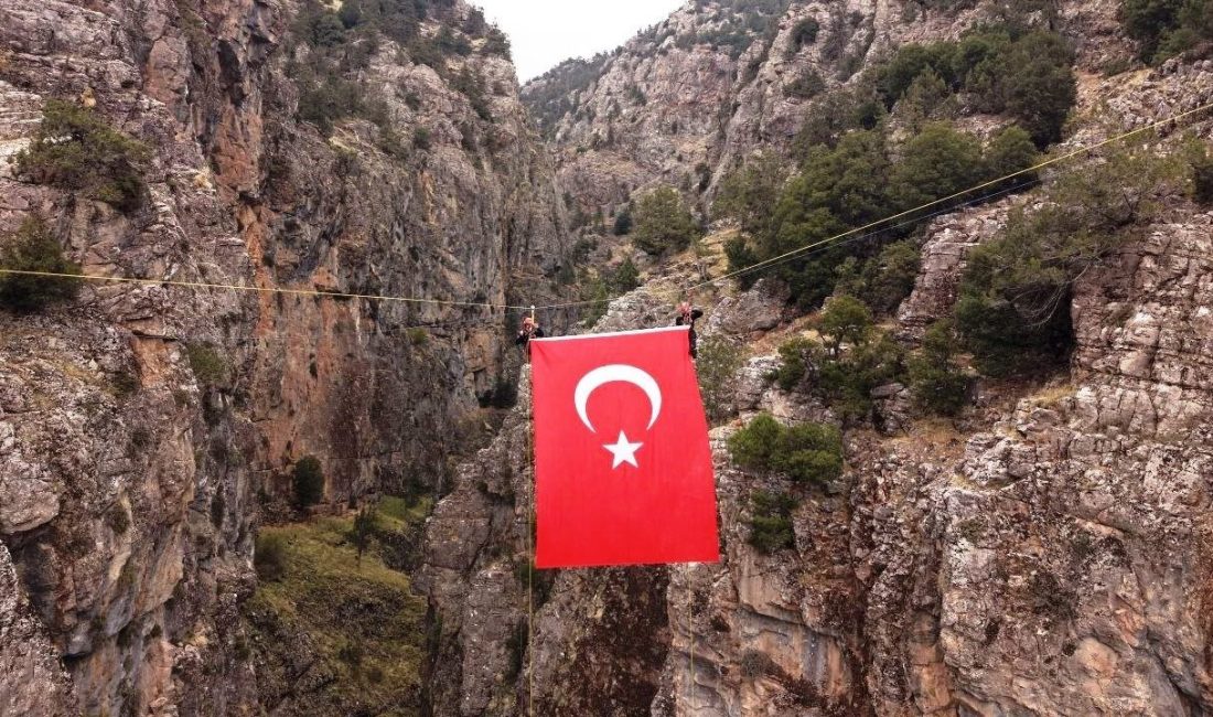 Denizli Büyükşehir Belediyesi Arama Kurtarma (DEBAK) ekibi, Acıpayam Kanyonunda düzenlediği