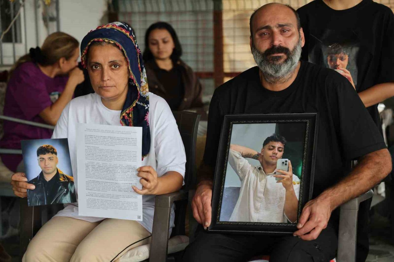Adana’da ters şeritten hızla gelerek motosiklete çarpıp 2 gencin ölümüne