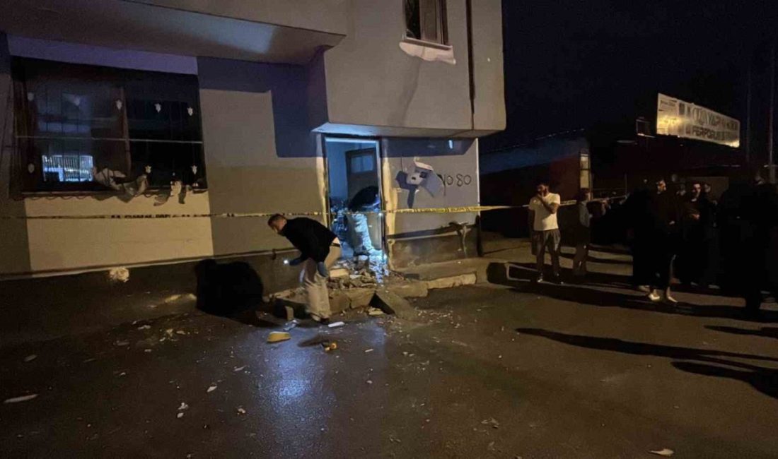 Adana’da 2’si çocuk 5 kişinin bulunduğu bir eve kimliği belirsiz