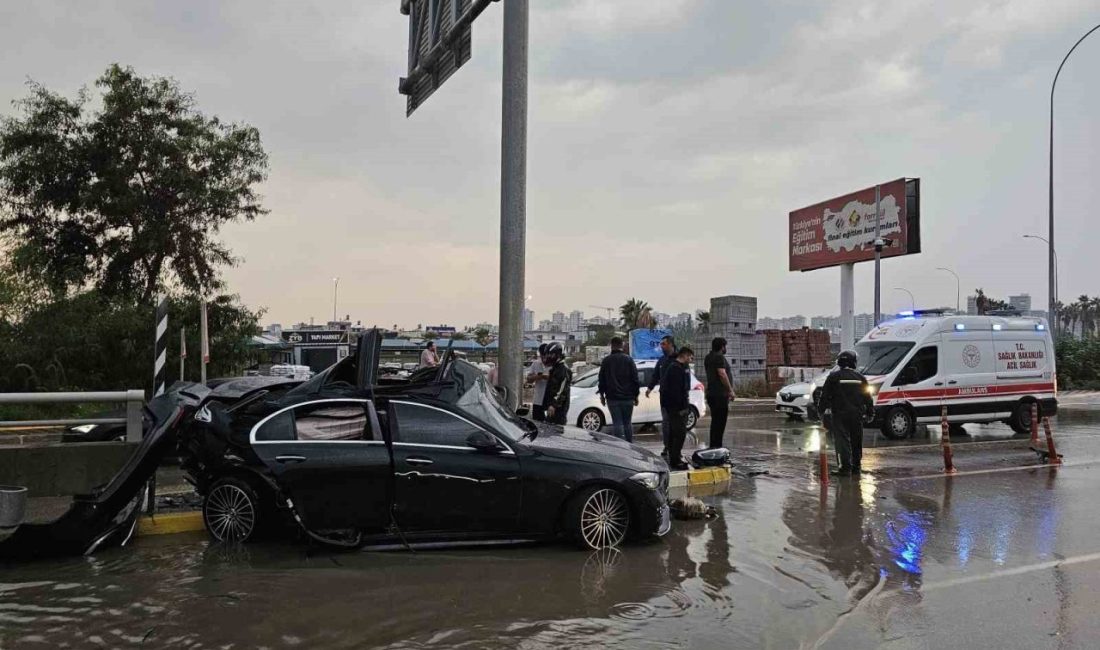 Adana’da kontrolden çıkan otomobilin tabela direğine çarptığı kazada sürücü hayatını