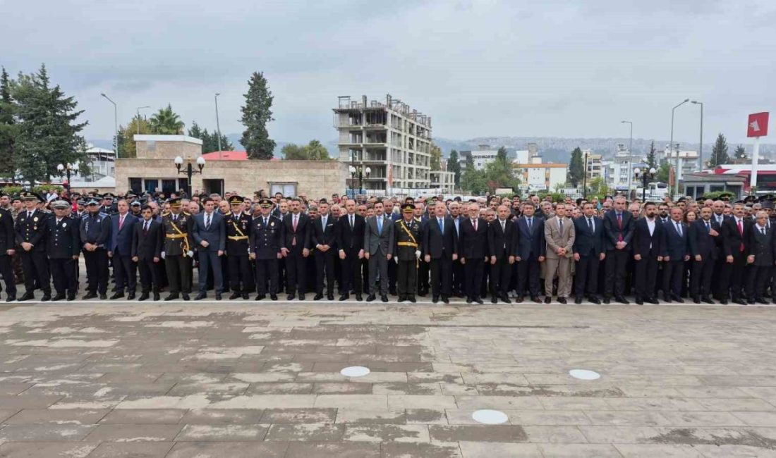 Adıyaman’da 29 Ekim Cumhuriyet Bayramı’nın 103. yıl dönümü dolayısıyla çelenk