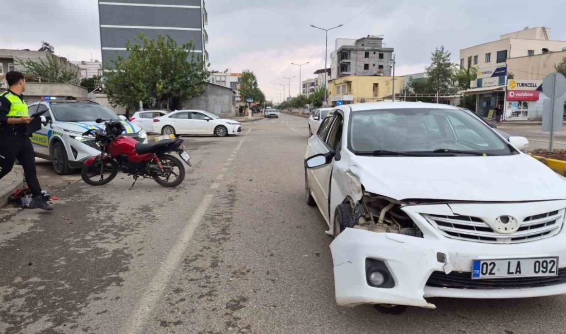 Adıyaman’da otomobil ile motosikletin çarpışması sonucu meydana gelen kazada motosiklet