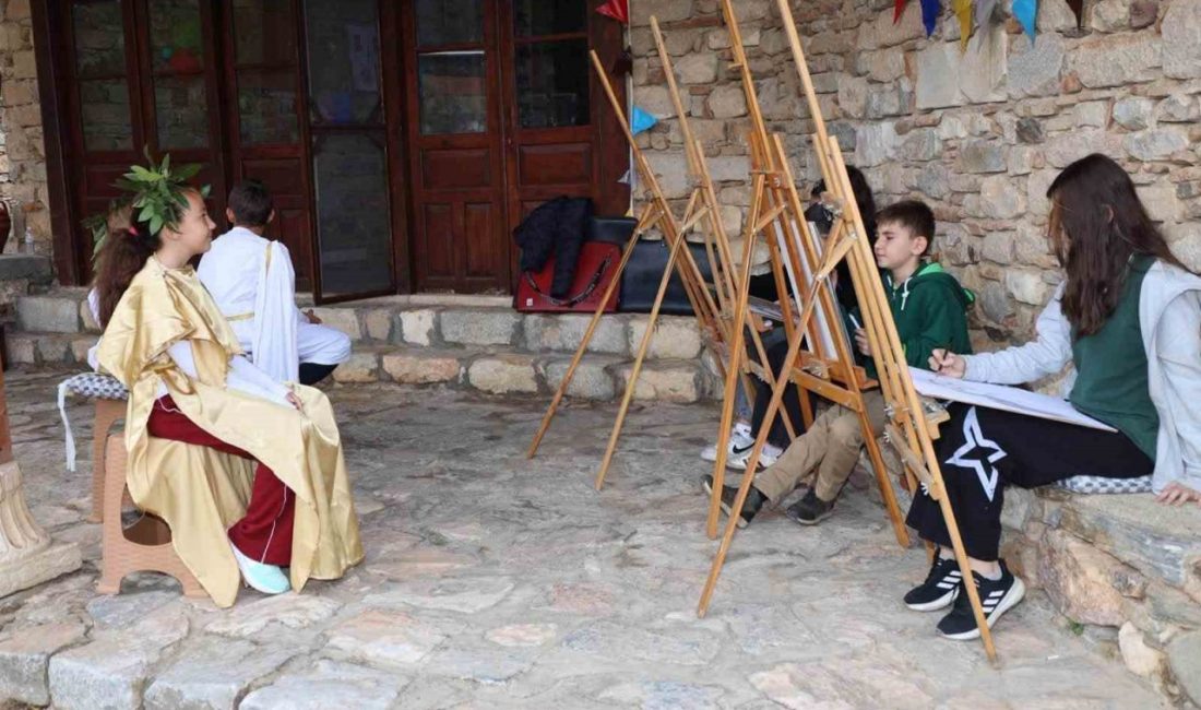 Aydın’ın Karacasu ilçesindeki Afrodisias Antik Kenti’nde hayata geçirilen çocuk atölyesinde