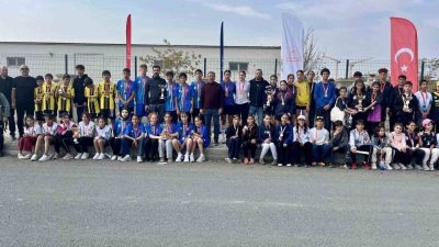 Ağrı’da Okul Sporları Kros Müsabakaları, yıldızlar ve gençler kategorilerinde kız