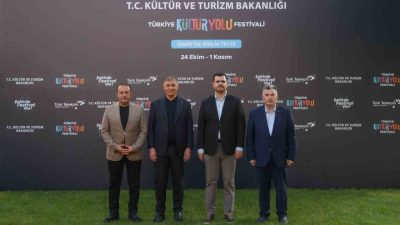 AK Parti Genel Sekreteri ve İzmir Milletvekili Eyyüp Kadir İnan,