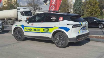 Eskişehir’de bir akarkayıt istasyonu içerisinde otomobilin çarpması sonucu yaralanan kadın
