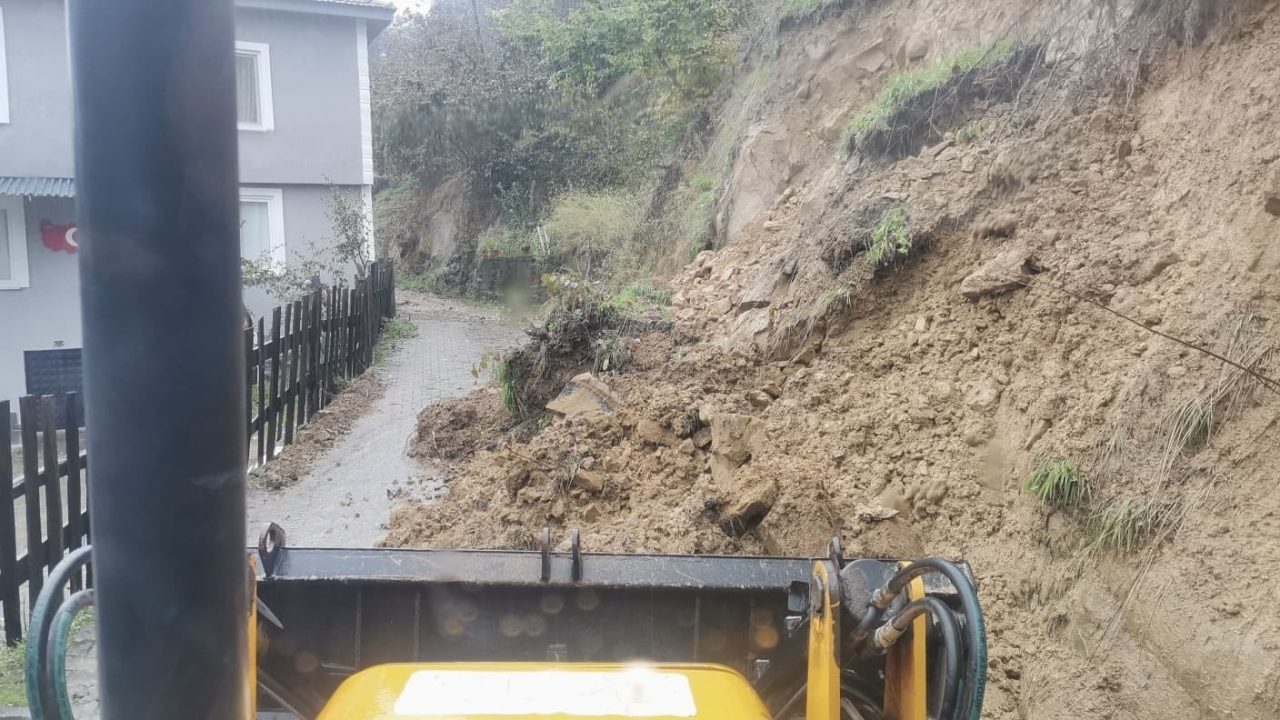 DÜZCE (İHA) – Düzce İl Özel İdaresi ekipleri, Akçakoca ilçesine