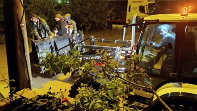 Mersin’in merkez Akdeniz ilçesinde etkili olan sağanak yağışın ardından belediye