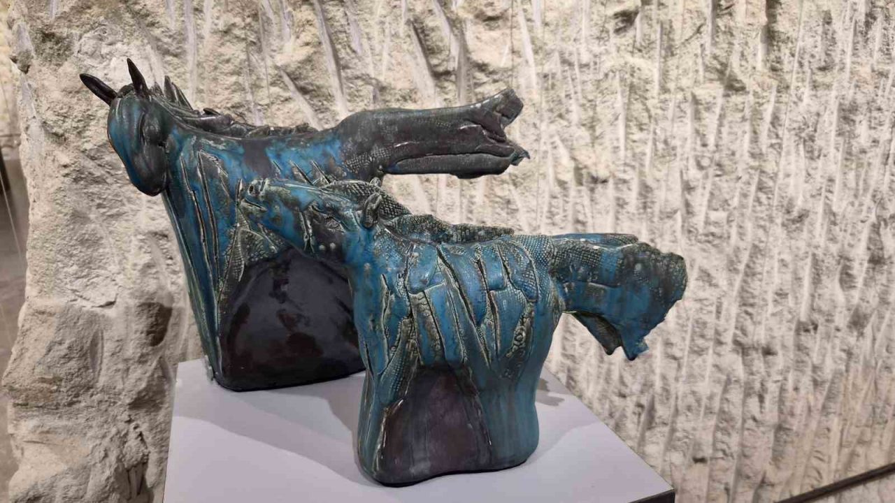 Bursa’daki Akeramos Sanat Merkezi, 10. kuruluş yılı etkinlikleri kapsamında “Ateşten