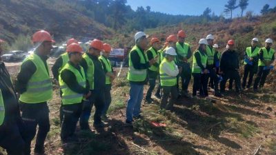 Manisa’nın Akhisar ilçesinde, ormanların sürdürülebilir yönetimi ve ağaçlandırma çalışmalarının tekniğine