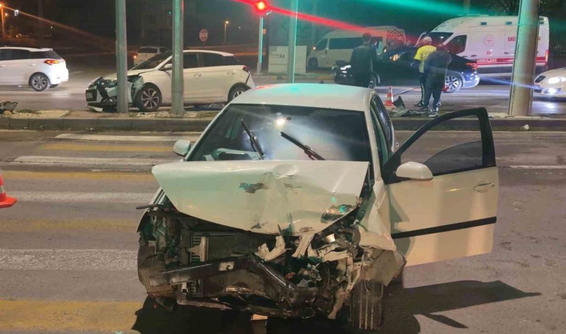 Aksaray’da 3 araç ile bir motosikletin karıştığı zincirleme trafik kazasında