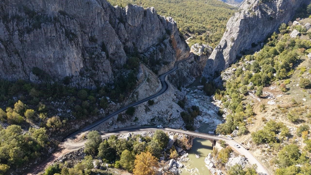 Alanya Belediyesi Fen İşleri Müdürlüğü ekipleri, kentin dört bir yanında