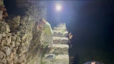 Antalya’nın Alanya ilçesinde Rus uyruklu 3 kişi, çıktıkları kale surlarında