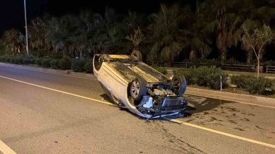 Antalya’nın Alanya ilçesinde iki otomobilin karıştığı trafik kazasında 2 kişi