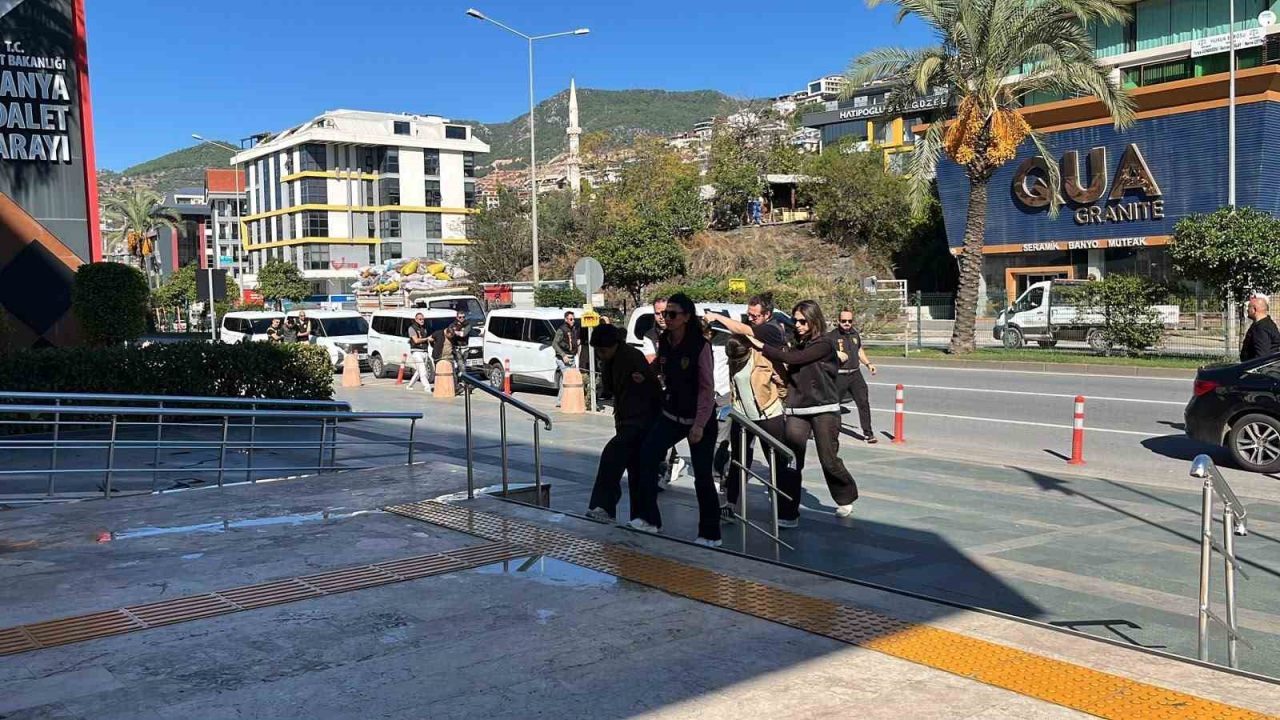 Antalya’nın Alanya ilçesinde bir kişinin dağlık alana kaçırılarak ailesi üzerinden