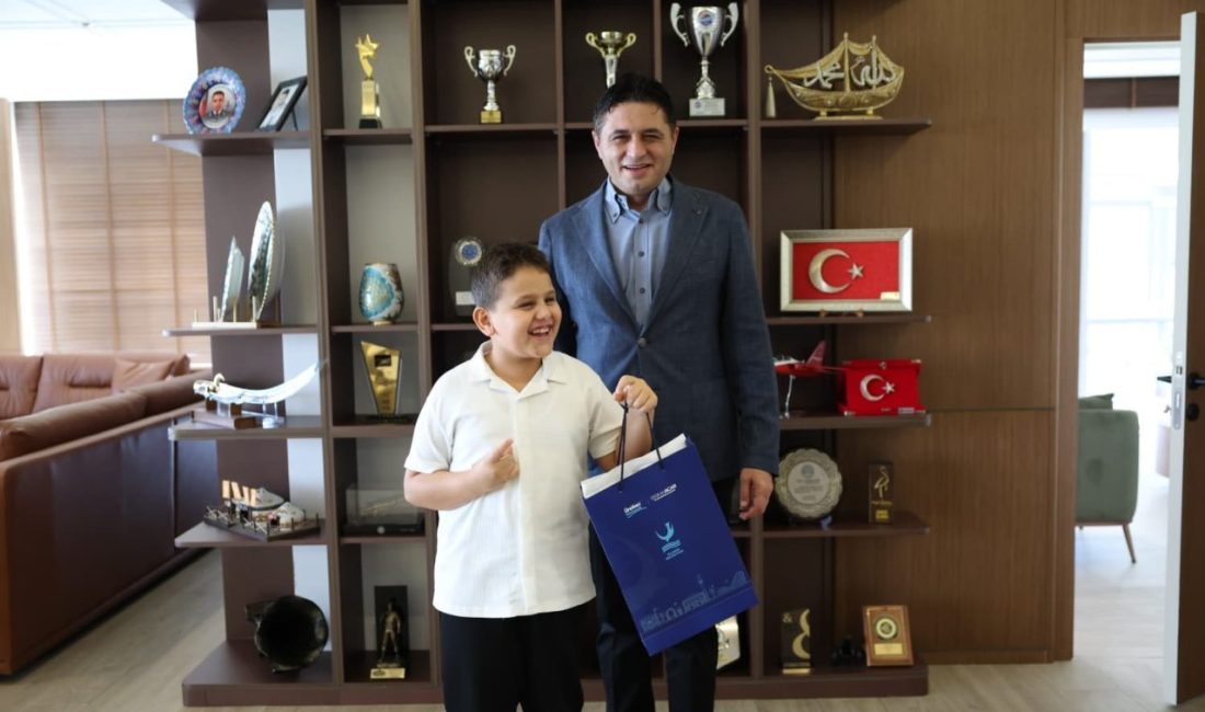 Aliağa Belediyesi Özel Gereksinimli Bireyler Yüzme Kursu öğrencisi şampiyon yüzücü