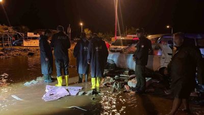 Antalya’da etkili olan kuvvetli yağışlar nedeniyle bin 901 personel, 624
