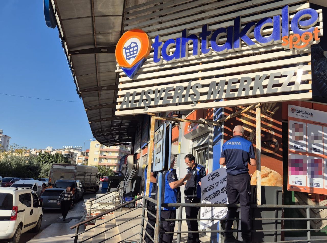 Antalya’nın Serik ilçesinde zabıta ekiplerinin gerçekleştirdiği denetimlerde, raflarında son kullanma