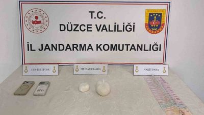 Düzce’de araçta gizli bölmeye saklanmış 405,16 gram metamfetamin ele geçirildi,