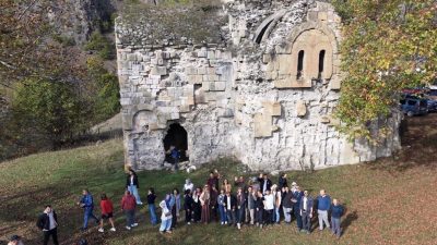Artvin’in Ardanuç ilçesinde düzenlenen foto safari ve gezi programına katılan