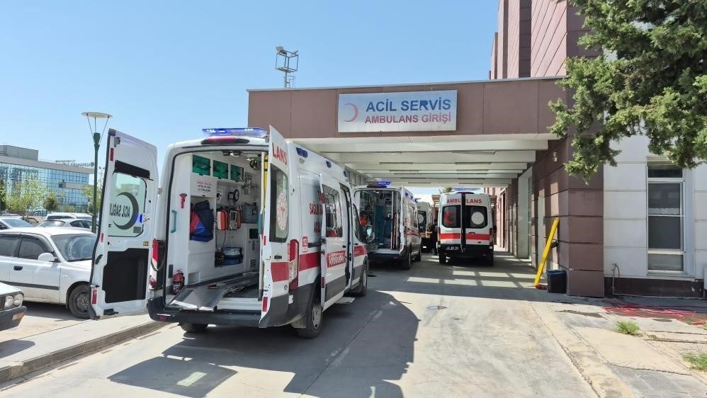Adıyaman’da, iki arkadaş arasındaki bıçaklı şakalaşma sonucu 1 kişi yaralandı.