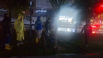 İstanbul’da etkili olan yoğun yağışa karşı Arnavutköy Belediyesi, 300 personel