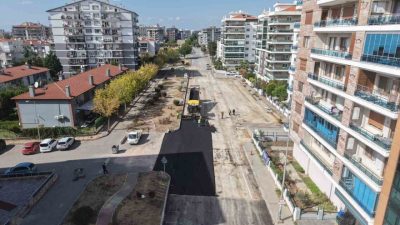 İzmir Büyükşehir Belediyesi ekipleri trafik yoğunluğunun fazla olduğu Çiğli’nin Ataşehir
