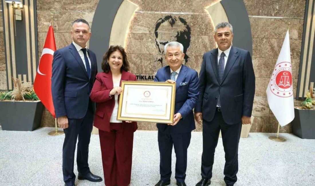 Adana Ticaret Odası (ATO) Yönetim Kurulu Başkanı Mehmet Şahbaz, mazbatasını