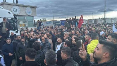Edirne’deki sınır kapılarında Schengen vizesi mağduriyeti nedeniyle kontak kapatan tırsürücüleri,