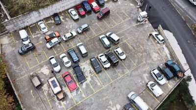 İstanbul Ayazağa’da selde sürüklenerek otoparka çekilen yaklaşık 40 araç havadan