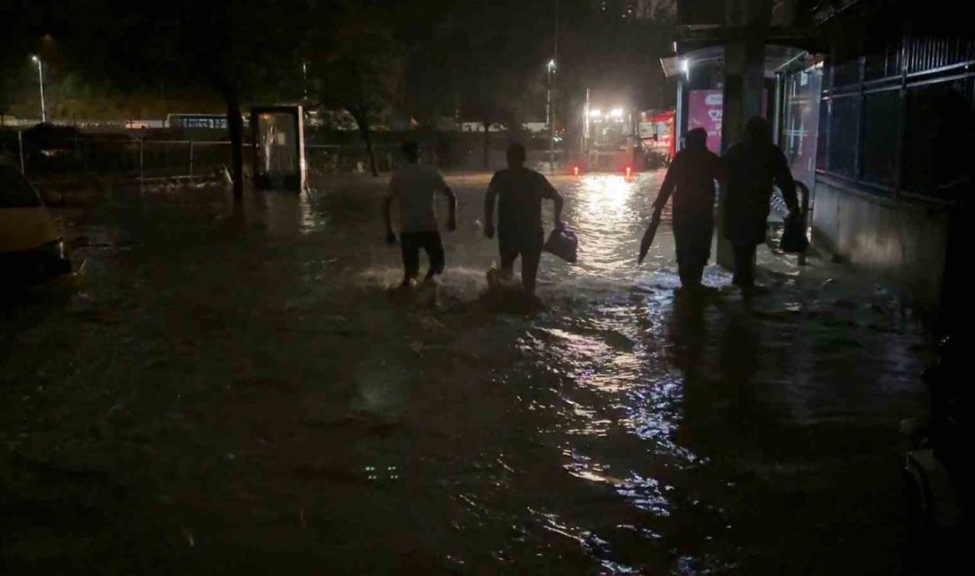 Sarıyer Ayazağa’da etkili olan şiddetli sağanak yağış nedeniyle birçok mahallede