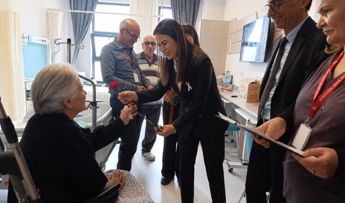 Aydın Şehir Hastanesi’nde Hasta Hakları Günü kapsamında düzenlenen etkinliklerde vatandaşlar