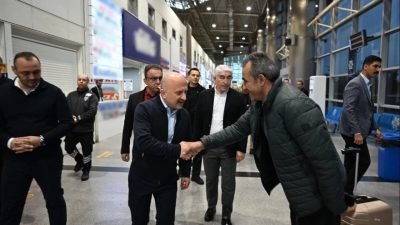 Aydın Valisi Dr. Osman Varol, şehirlerarası otobüs terminalinde yolcular ve