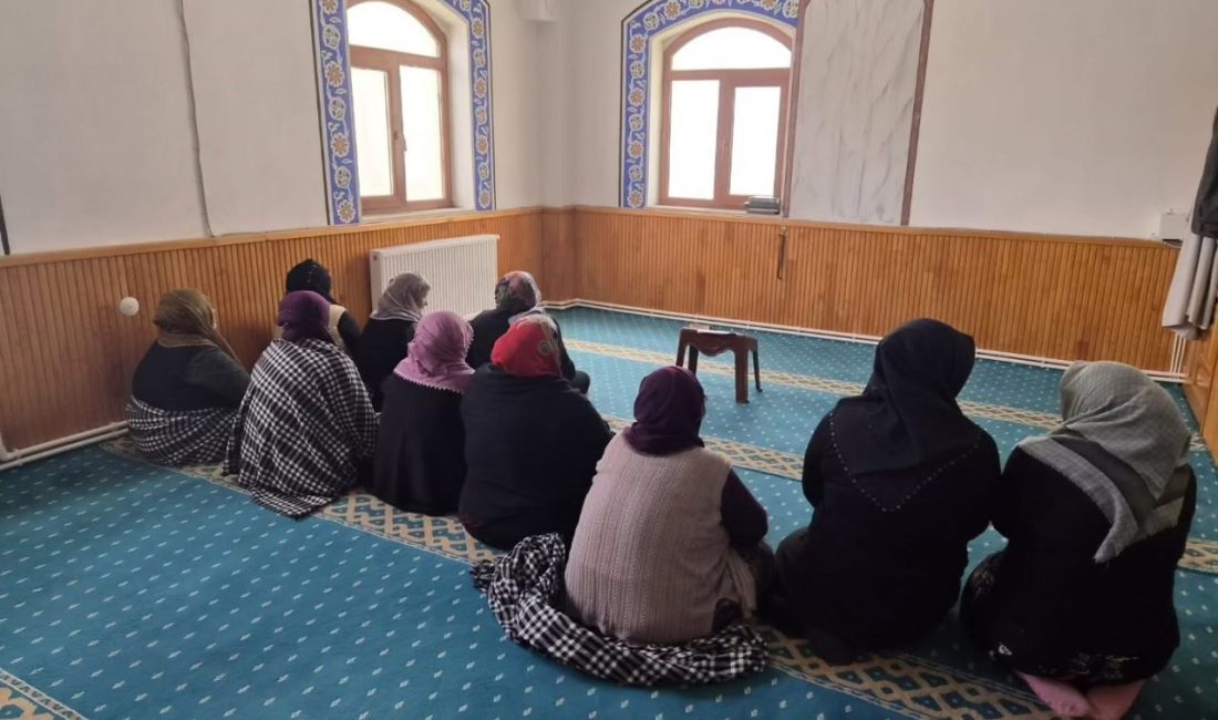 Bayburt’un Aydıntepe ilçesinde, kadınların dini bilgi ve manevi gelişimlerine katkı