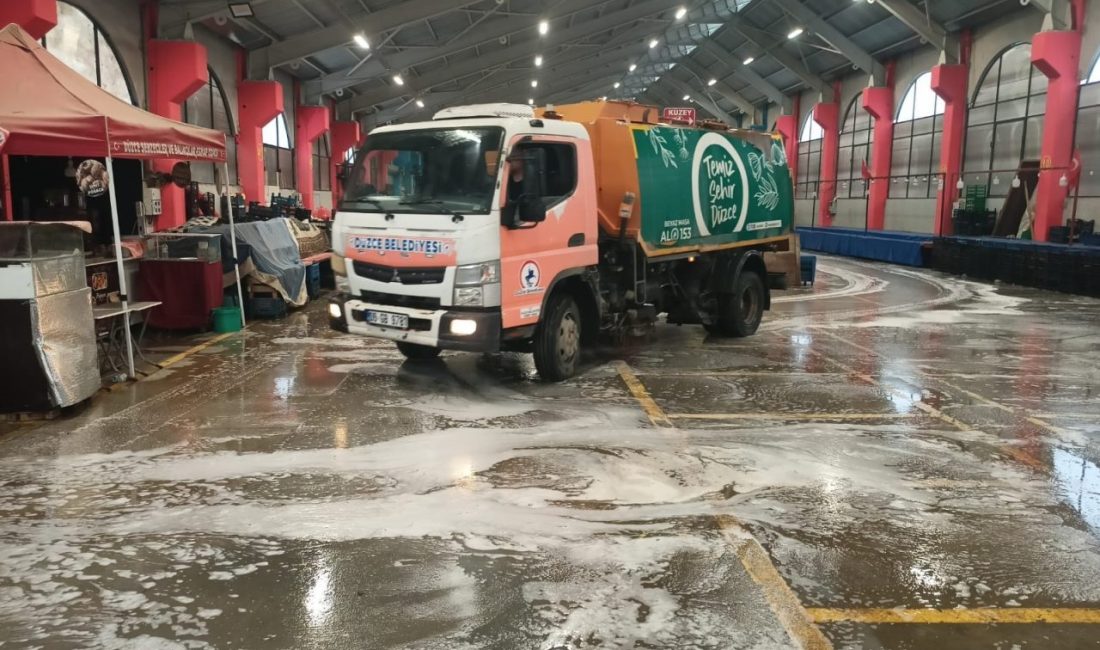 Düzce Belediyesi, Aziziye Kapalı Pazaryeri’nin sebze ve meyve bölümünde rutin