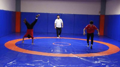 Bağcılar Belediyesi güreşçileri, Romanya’da düzenlenen U15 Balkan Güreş Şampiyonası’nda başarı