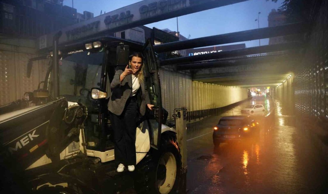 İstanbul Bahçelievler’de su basan alt geçitte aracında mahsur kalan kadın