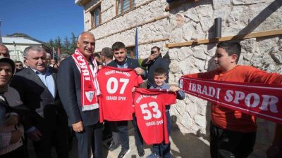 Kültür ve Turizm Bakanı Mehmet Nuri Ersoy, memleketi Antalya’nın İbradı