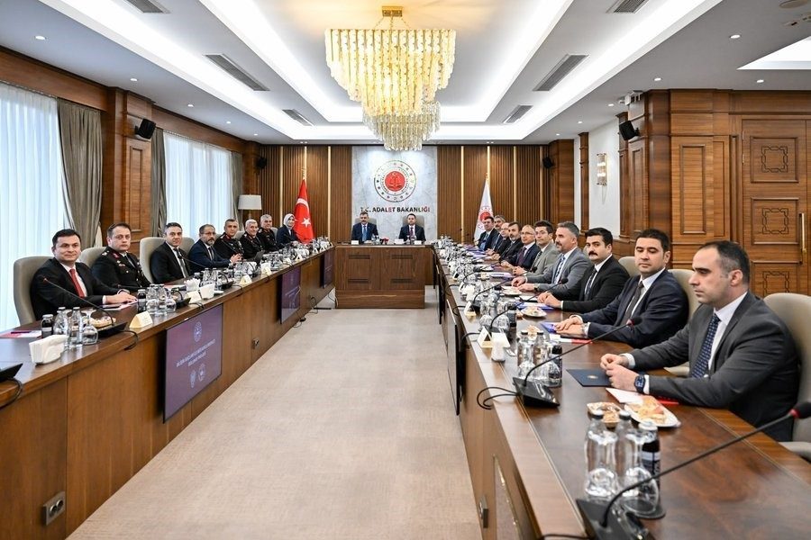 Adalet Bakanı Akın Gürlek, İçişleri Bakanı Mustafa Çiftçi ile bira