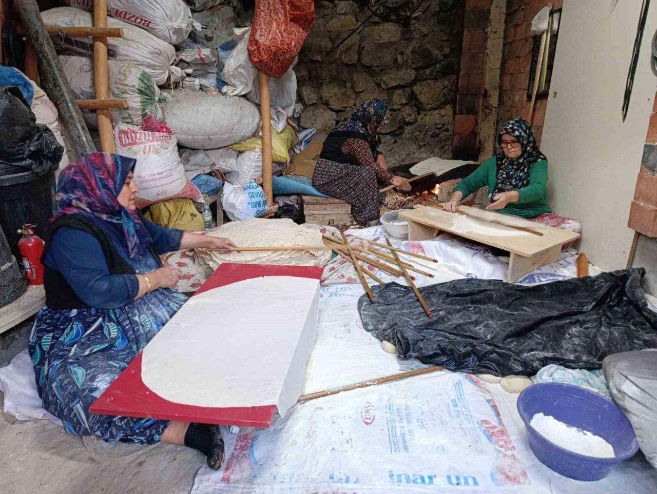 Yozgat’ın Çekerek ilçesinde kadınlar, kış mevsiminin yaklaşmasıyla birlikte asırlık geleneği