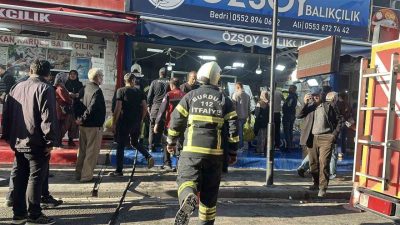 Burdur’da balıkçının bacasında çıkan yangına itfaiye ekipleri müdahale ederken, balıkçılar