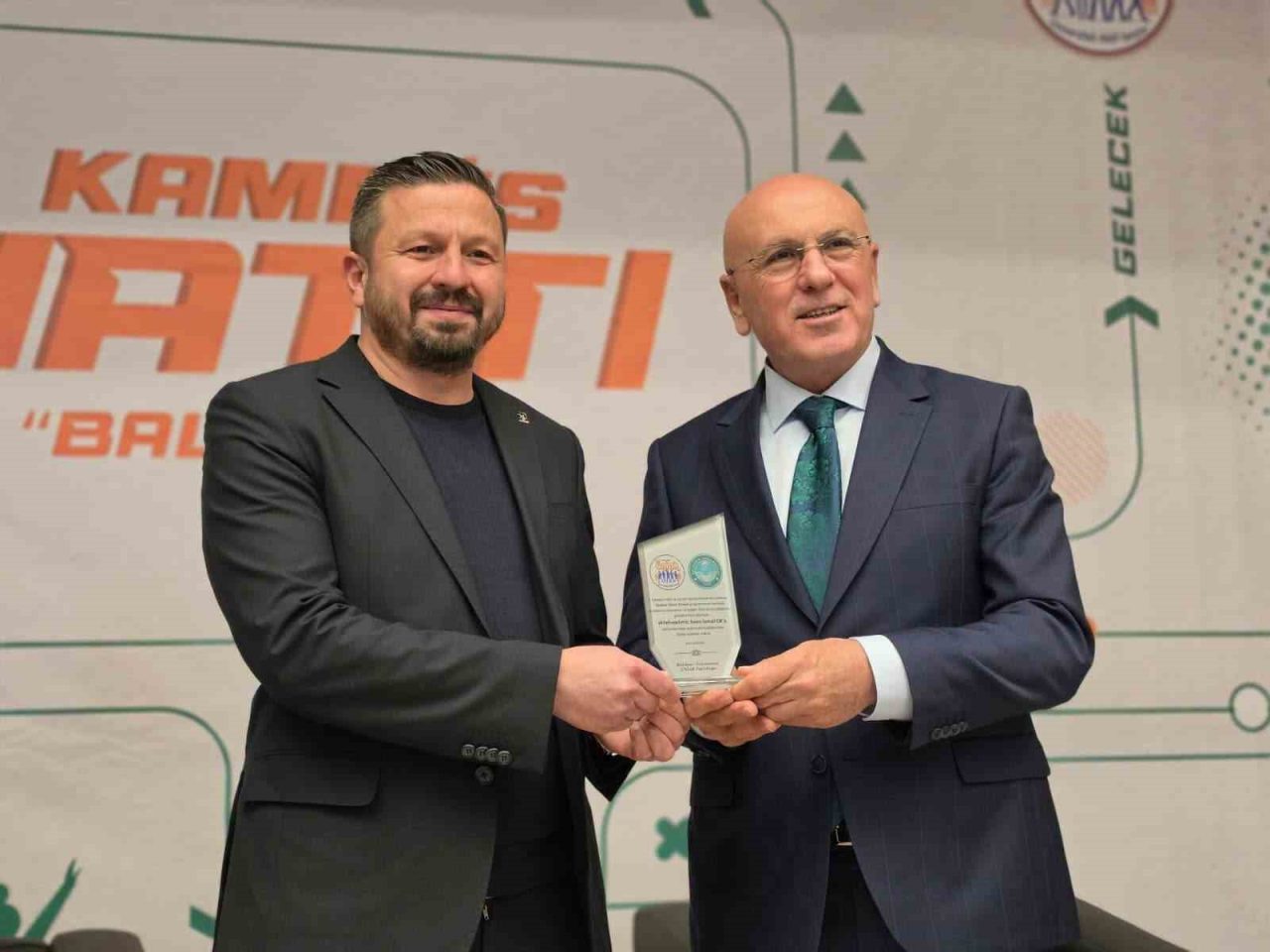 Balıkesir Üniversitesi bünyesinde faaliyet gösteren Üniversiteli Aktif Gençler Topluluğu (ÜNİAK